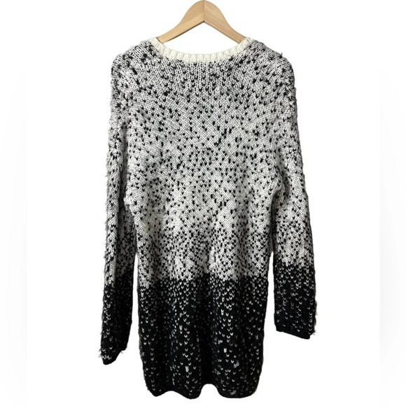 Trouvé • Long V-Neck Colorblock Sweater - Picture 4 of 7